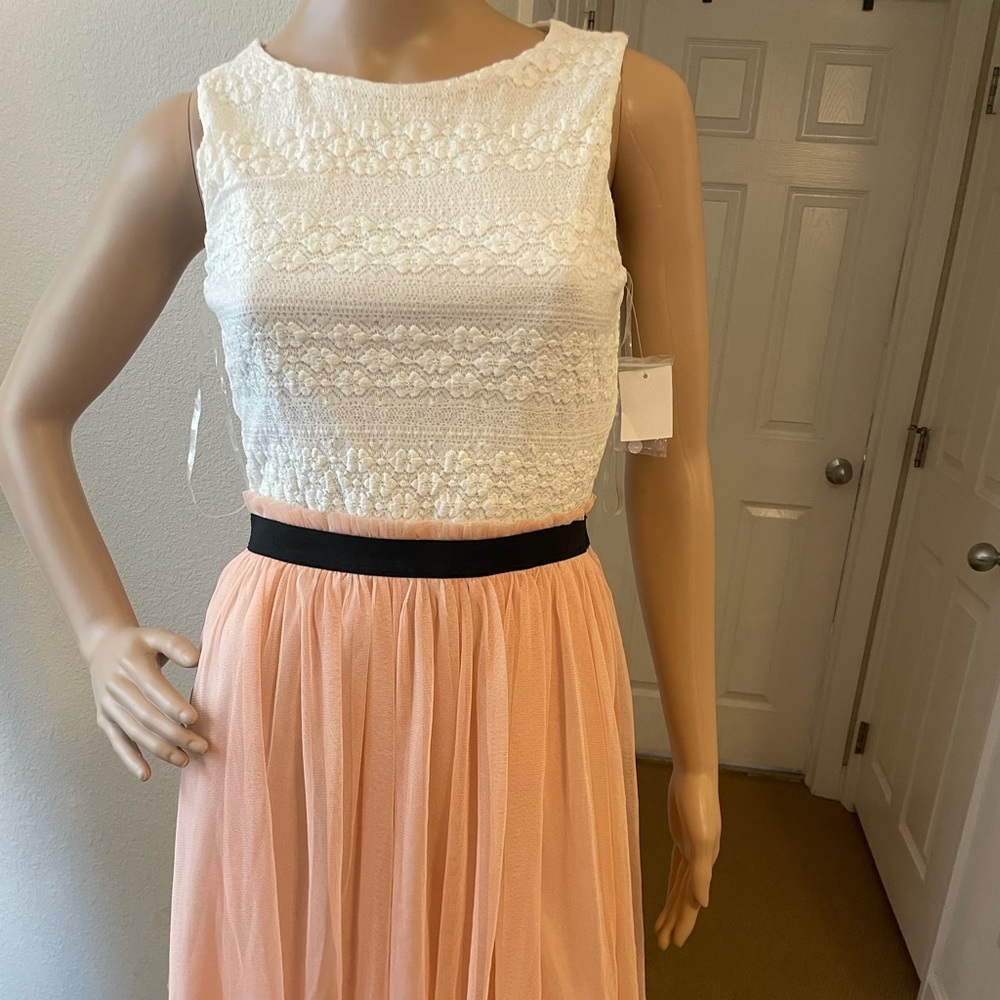 AUW sleeveless Above the Knee Lace & Tulle A-Line Dress